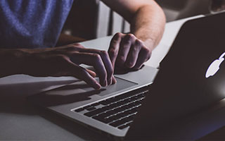 开云下载-切特·霍姆格伦，盐湖城的寂静与俄城新神的诞生