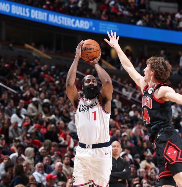 快船队遭遇不利,险胜对手保住前列的简单介绍 快船队遭遇不利,险胜对手保住前列的简单介绍