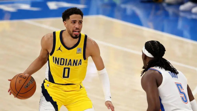 开云体育下载-包含NBA总决赛抢眼大战，球星们在场上展现出高超球技的词条