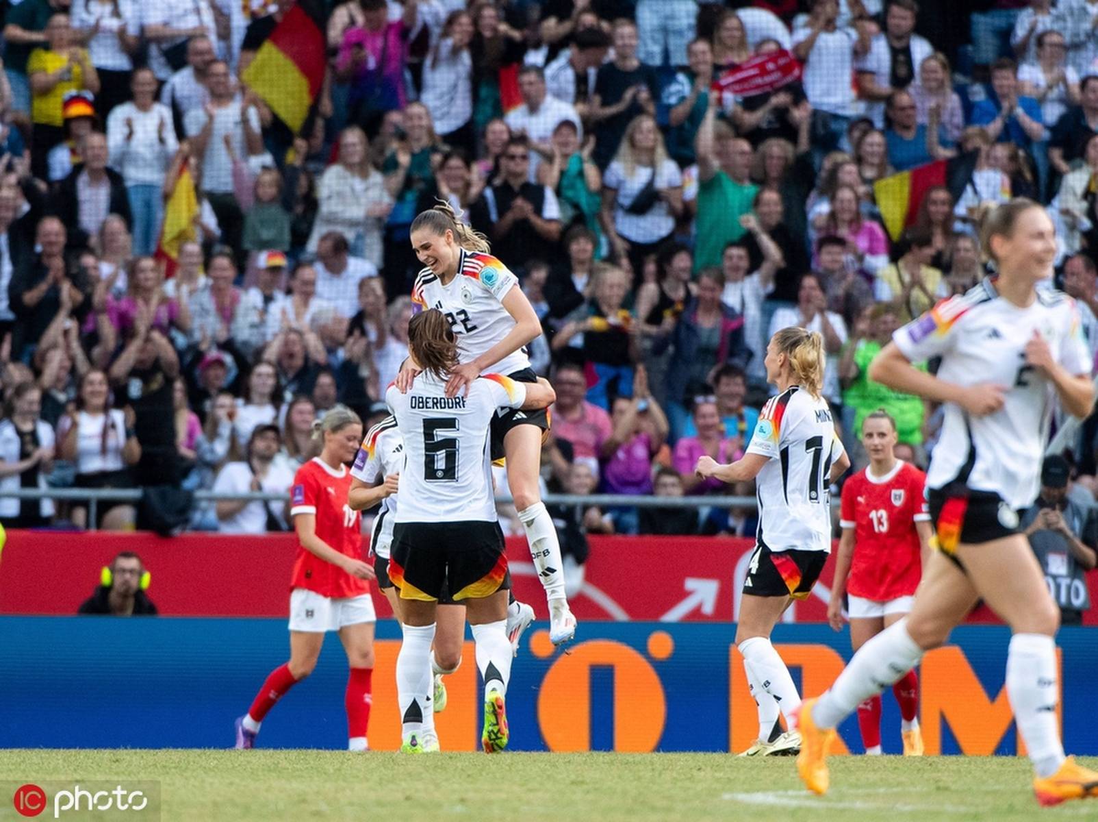 包含斯洛文尼亚取得关键胜利,欧洲杯预选赛形式喜人的词条 包含斯洛文尼亚取得关键胜利,欧洲杯预选赛形式喜人的词条