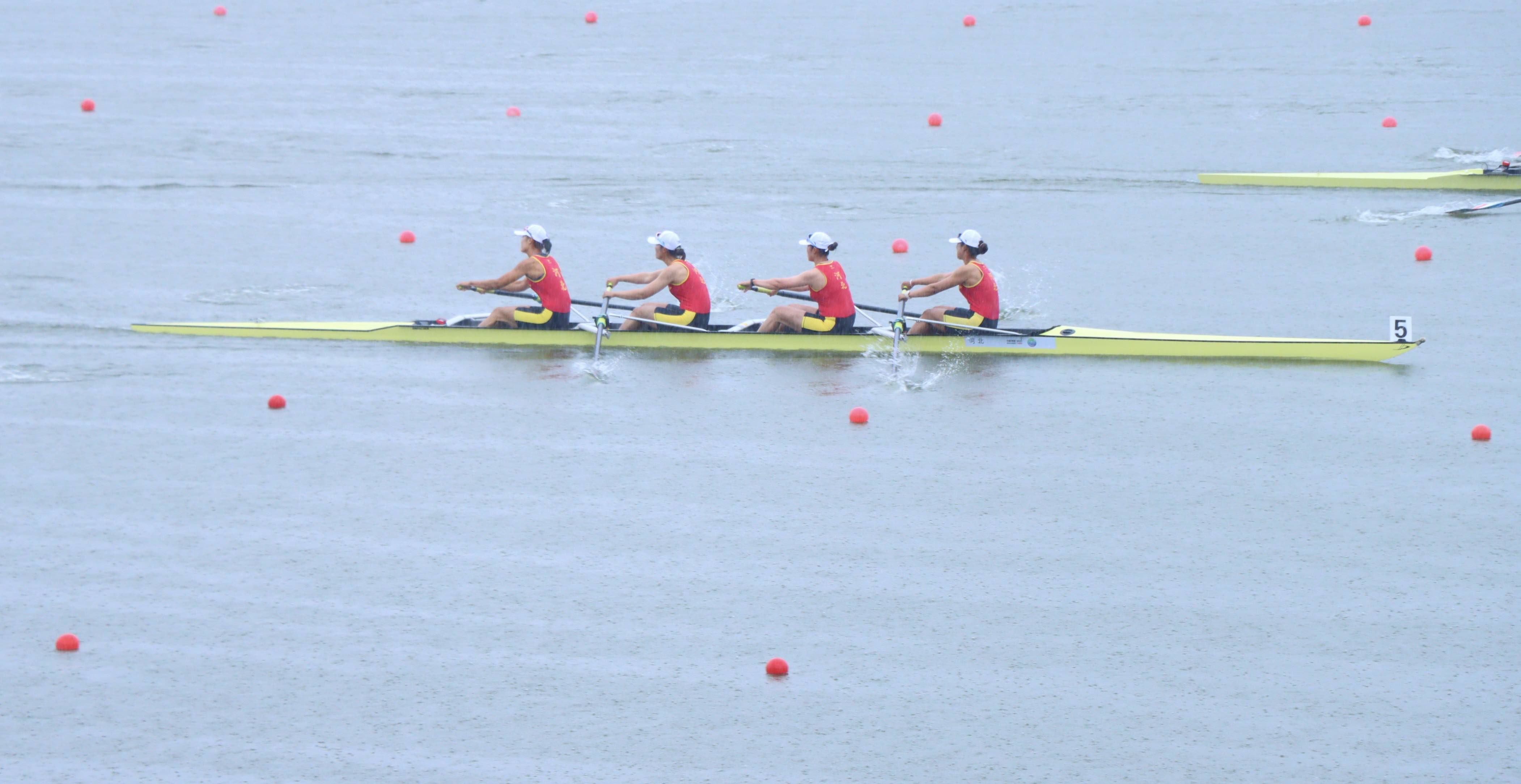 包含赛艇队默契配合，一举夺得铜牌的词条