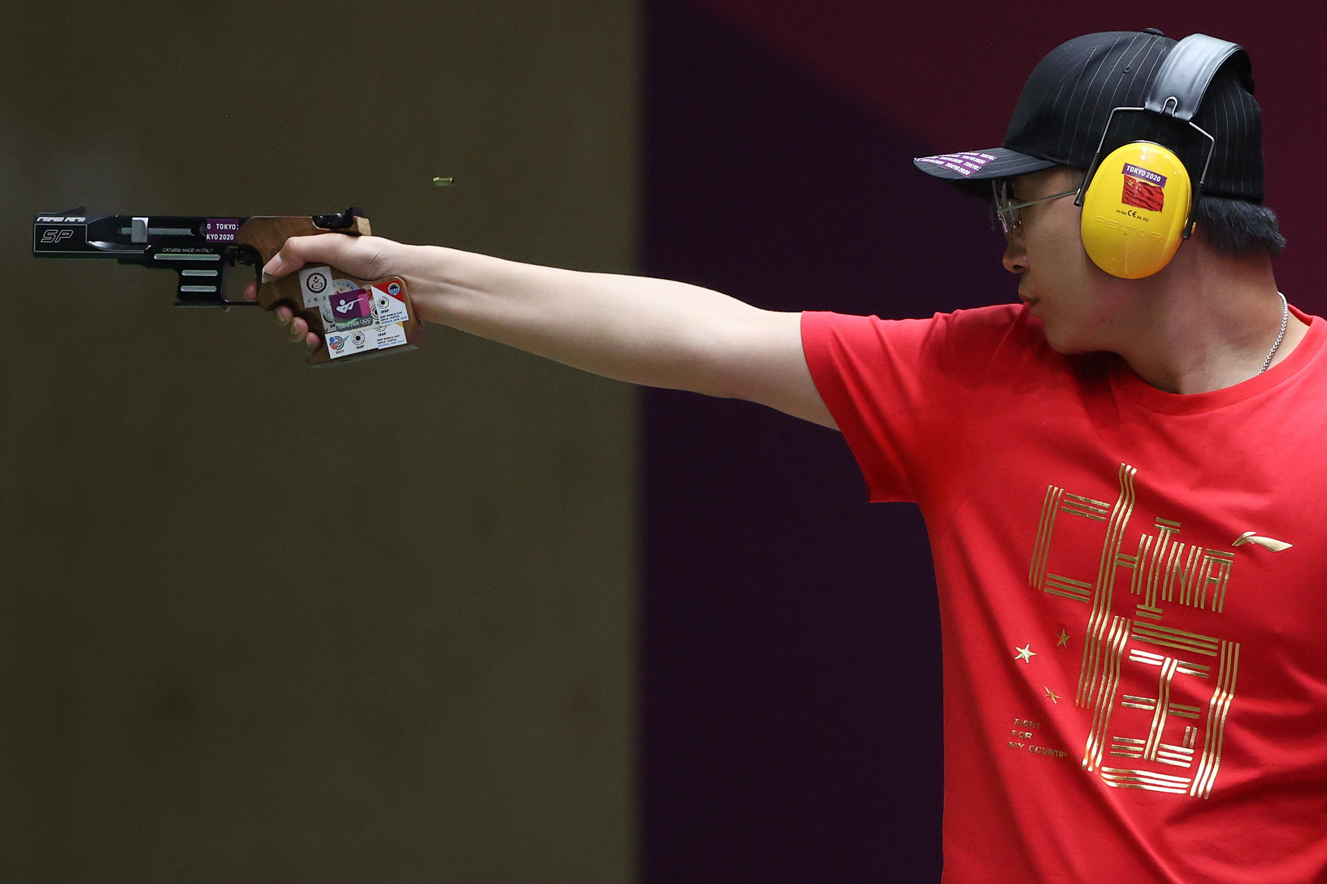 英国射击运动员精准命中，锁定决赛资格