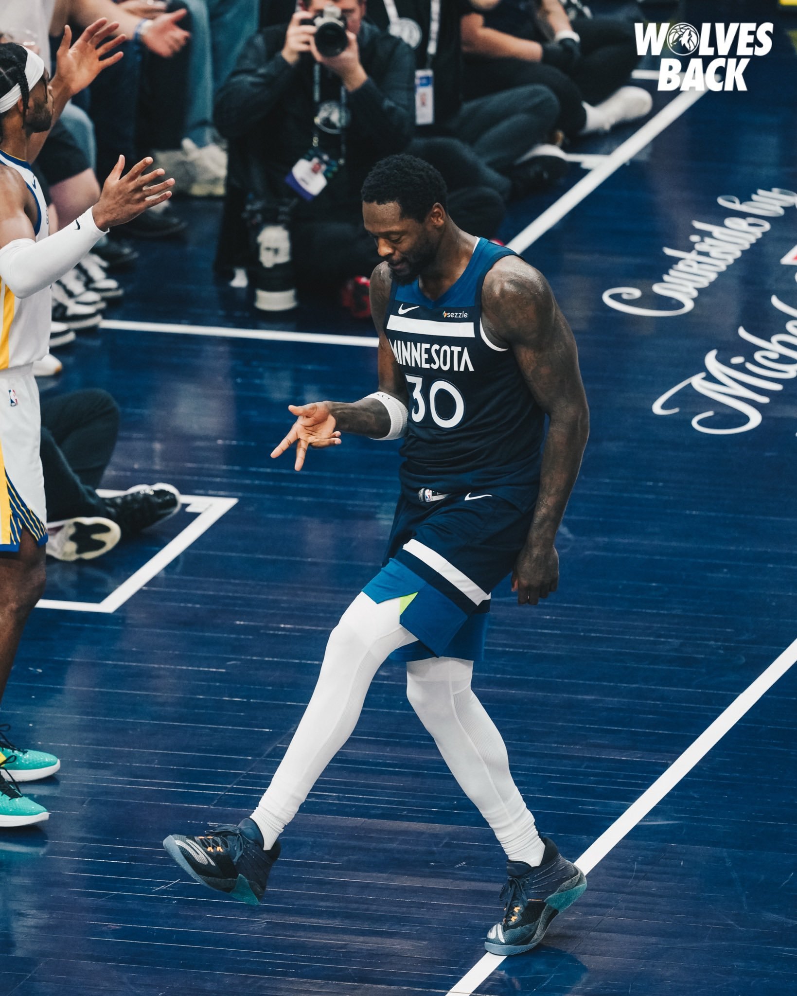 狼队表现抢眼，成功力挫对手的简单介绍