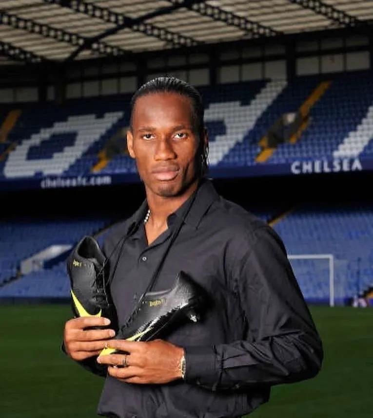 开云体育下载-包含非洲足球传奇球员宣布退役，结束辉煌职业生涯的词条