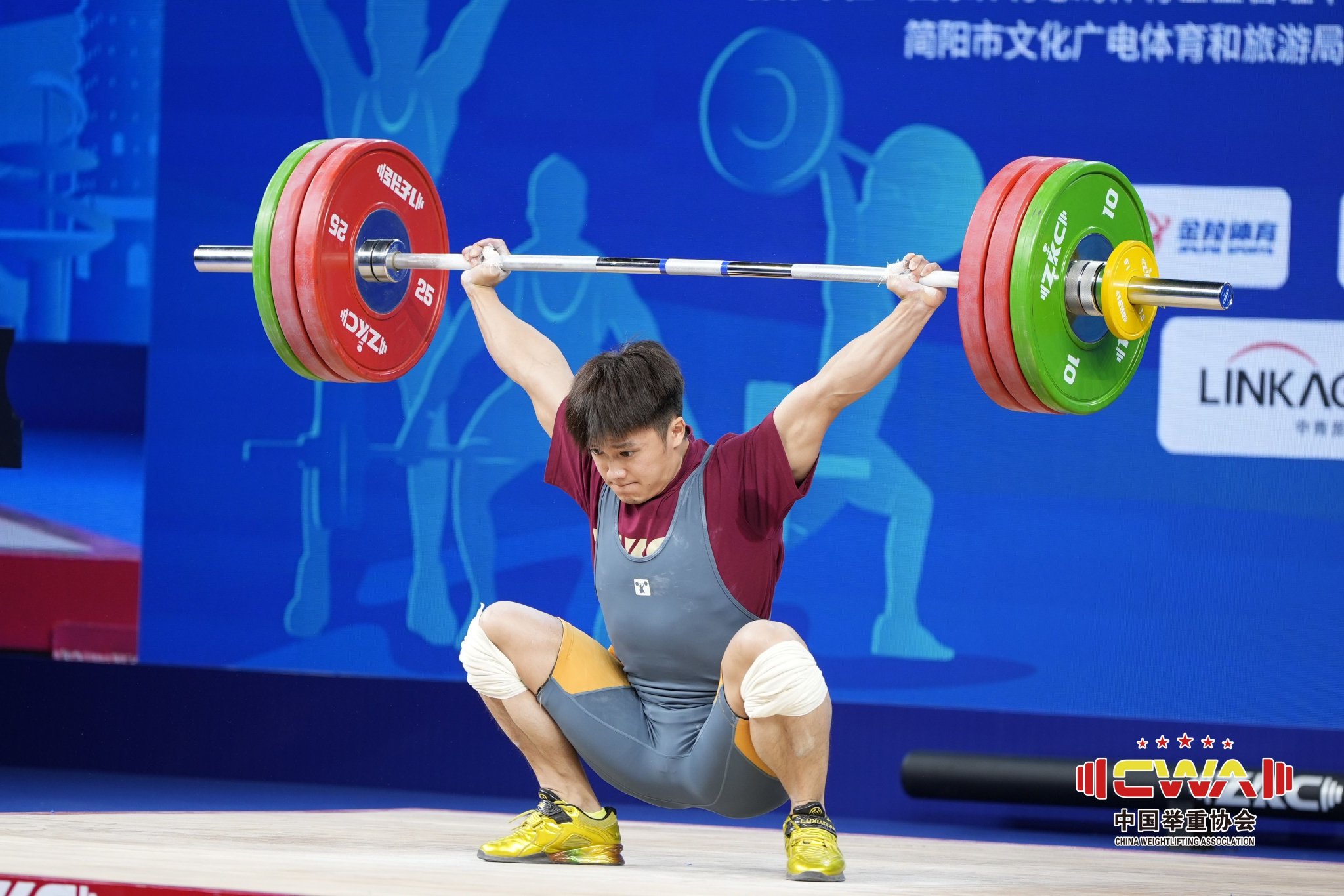 关于男子举重决赛收官，中国选手力克对手夺金的信息