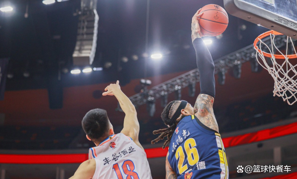 关于强队领先优势明显，压力逼近对手的信息