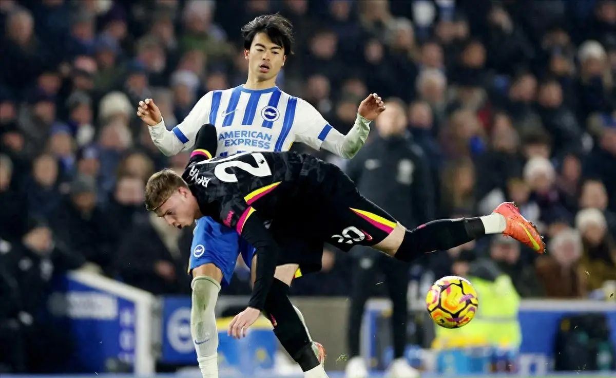 切尔西客场大胜莱斯特城，继续追赶领头羊