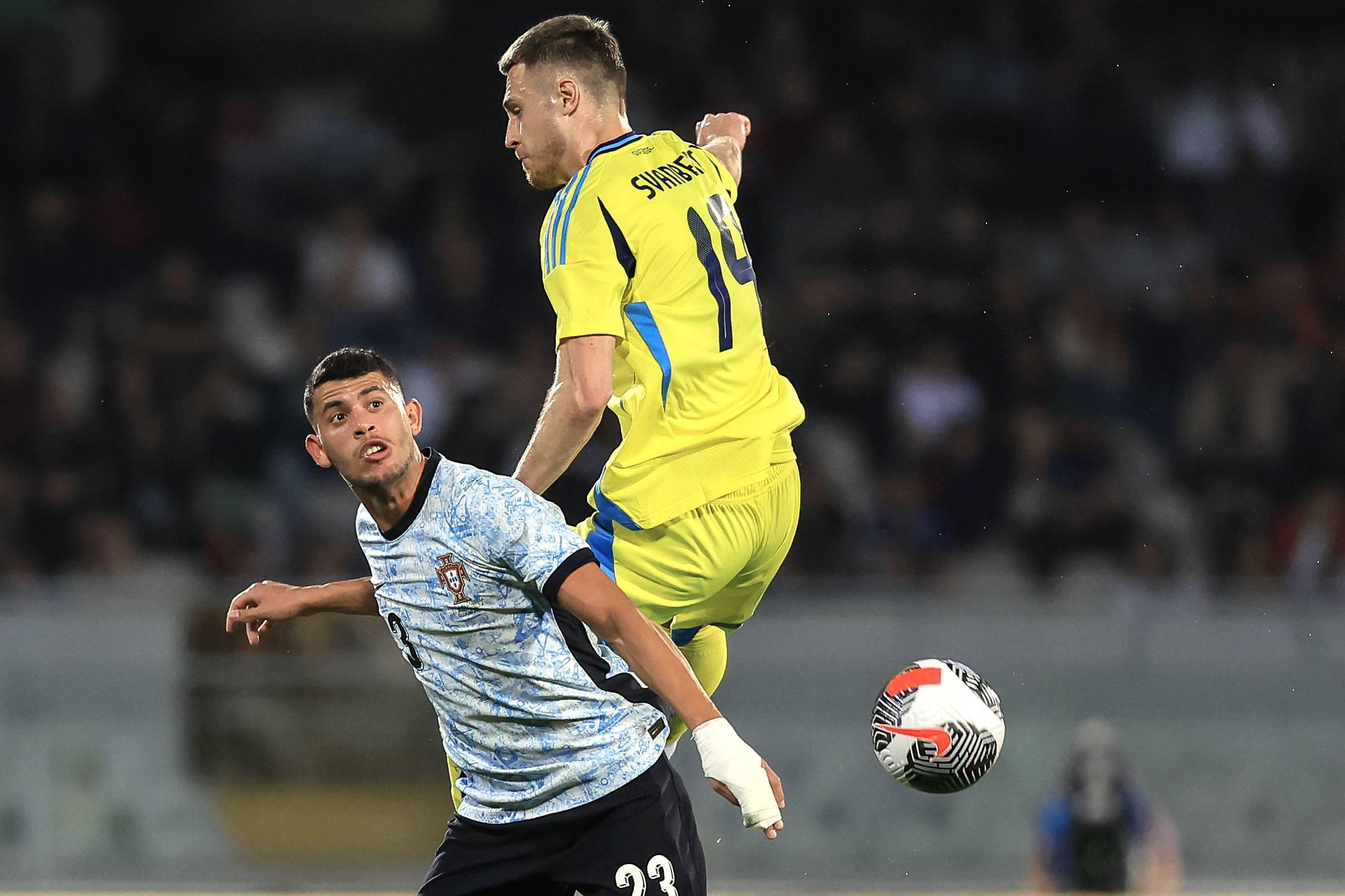 瑞典队在友谊赛中不敌挪威队