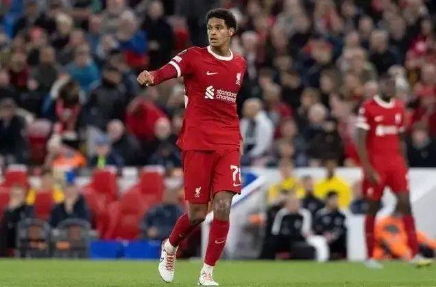 利物浦青训新星崭露头角，稳坐联赛首位的简单介绍