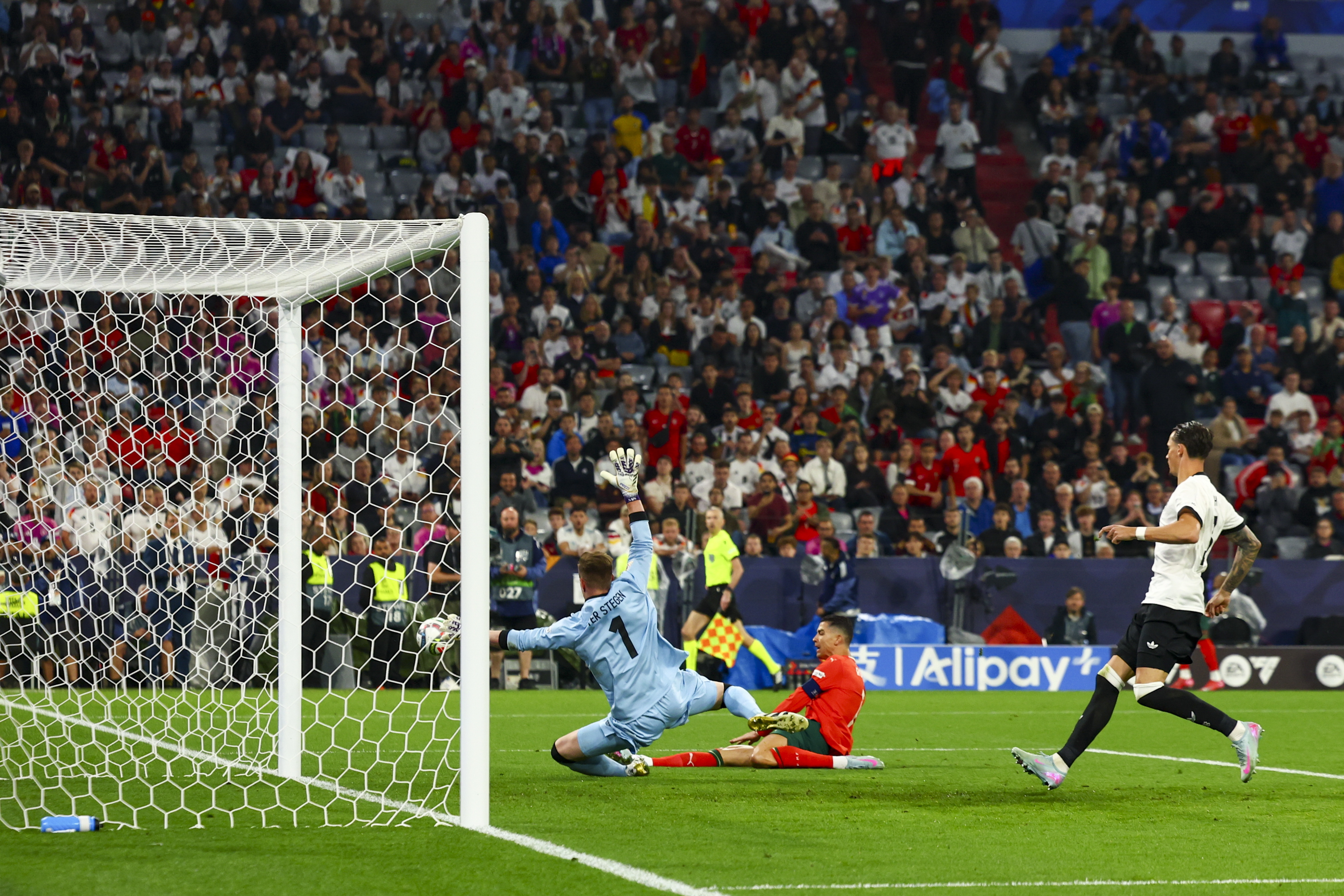 葡萄牙队遗憾，意大利晋级四强