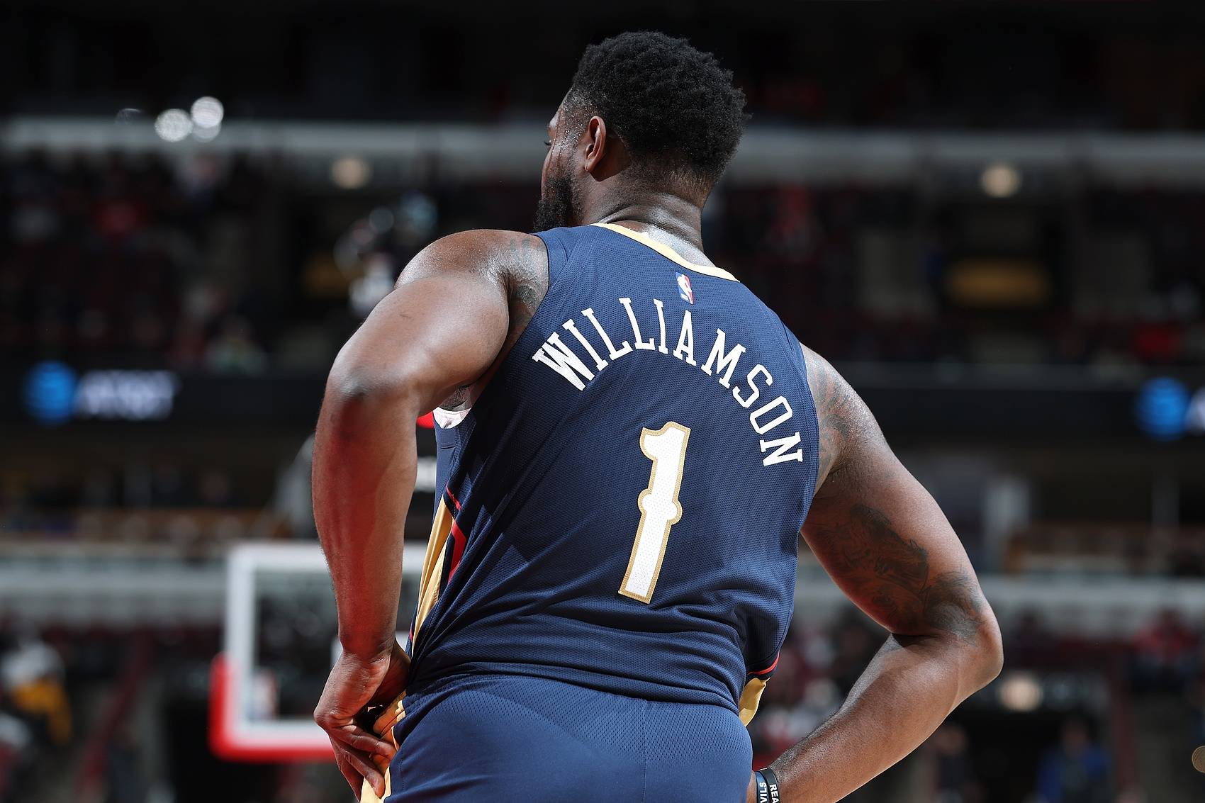 包含篮球巨星领衔球队，遭遇顽强对手逐鹿巅峰的词条