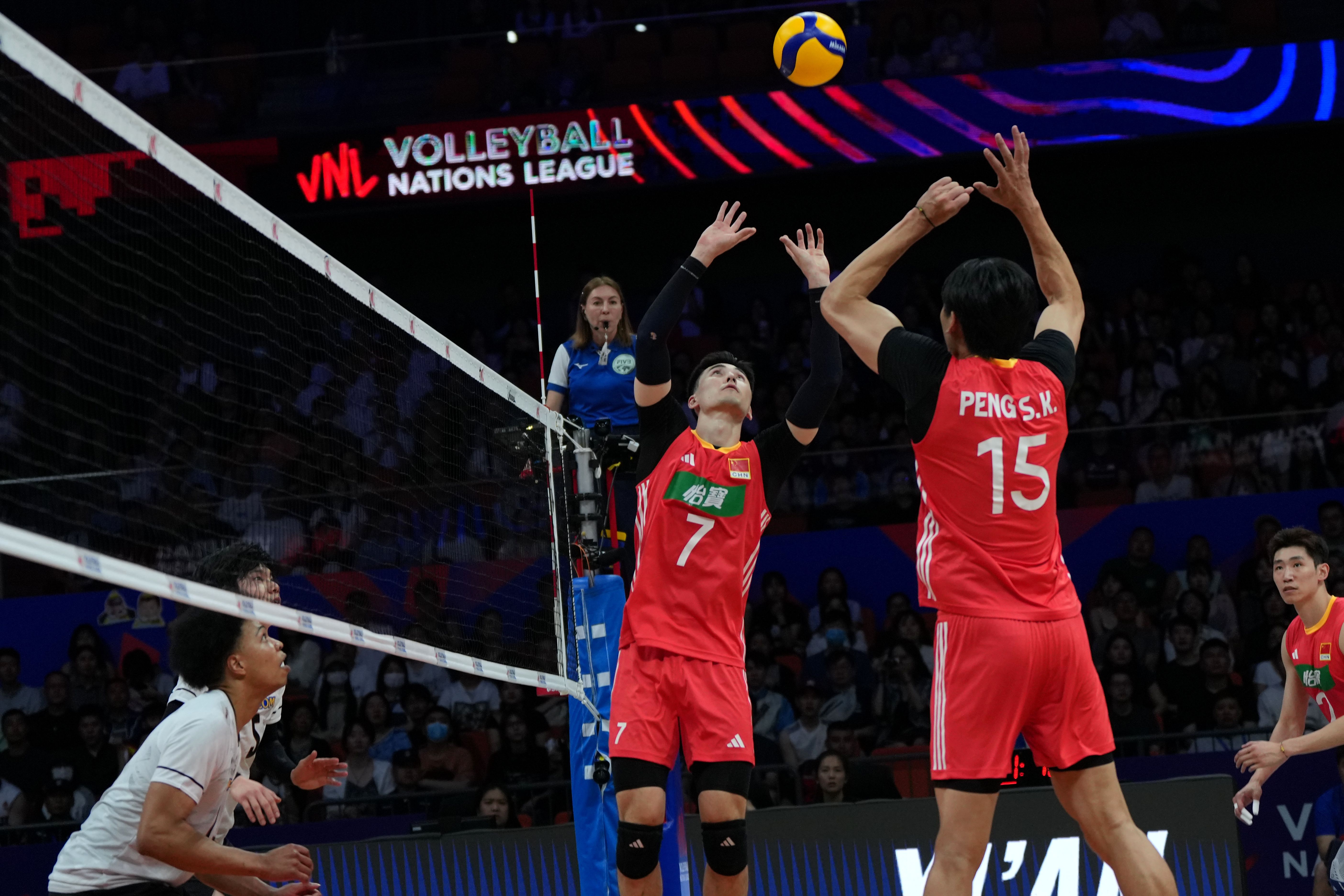 开云体育入口-东京举行排球比赛，国家队表现历史性