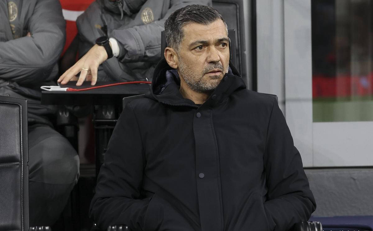 开云体育官方网站-AC米兰客场遭遇惨败，主帅面临下课危机