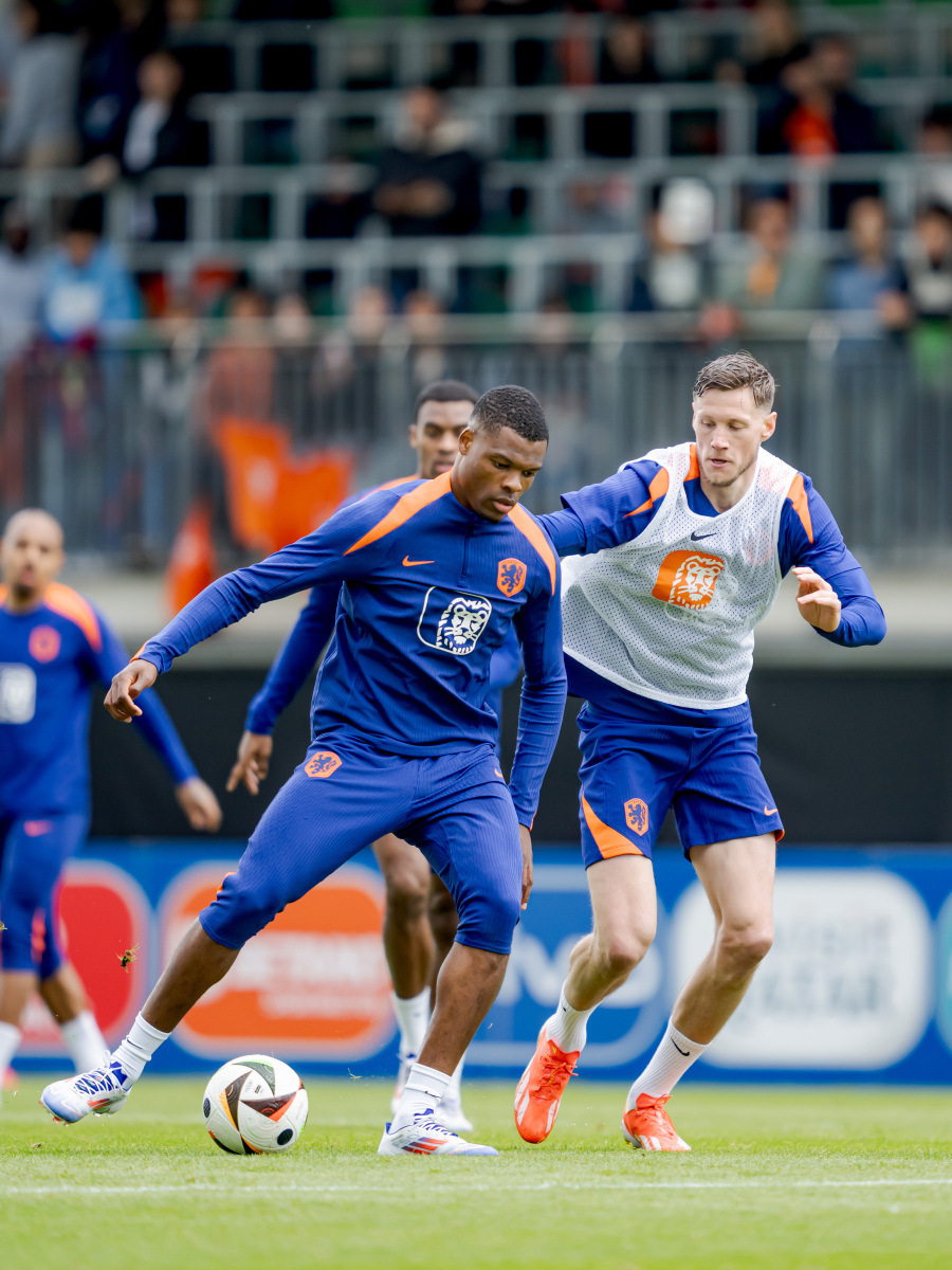 包含欧洲足球赛事精彩纷呈，球迷热情高涨的词条