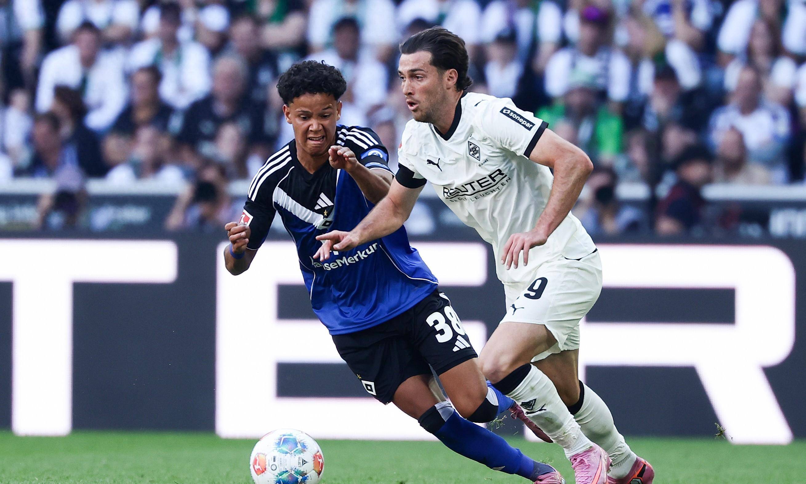 意甲排名榜首赛事精彩,赛场争夺激烈 意甲排名榜首赛事精彩,赛场争夺激烈