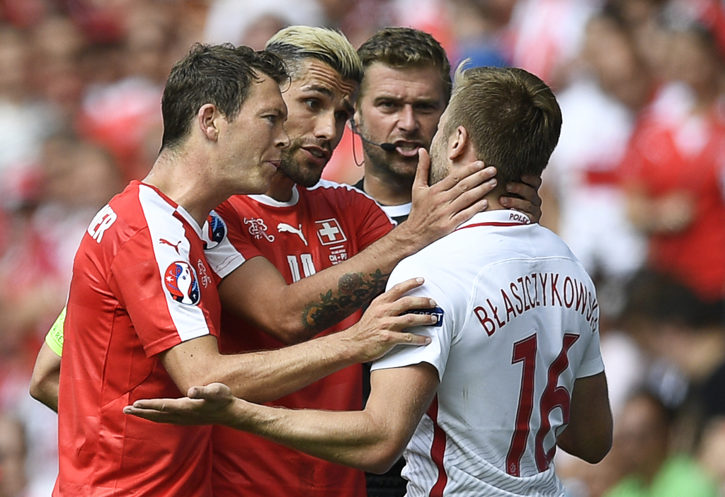 波兰主场战平瑞士，出线形势岌岌可危