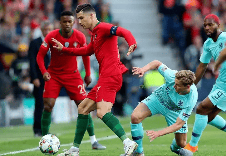 开云平台-欧国联比赛精彩纷呈，赛场上演绝佳表现