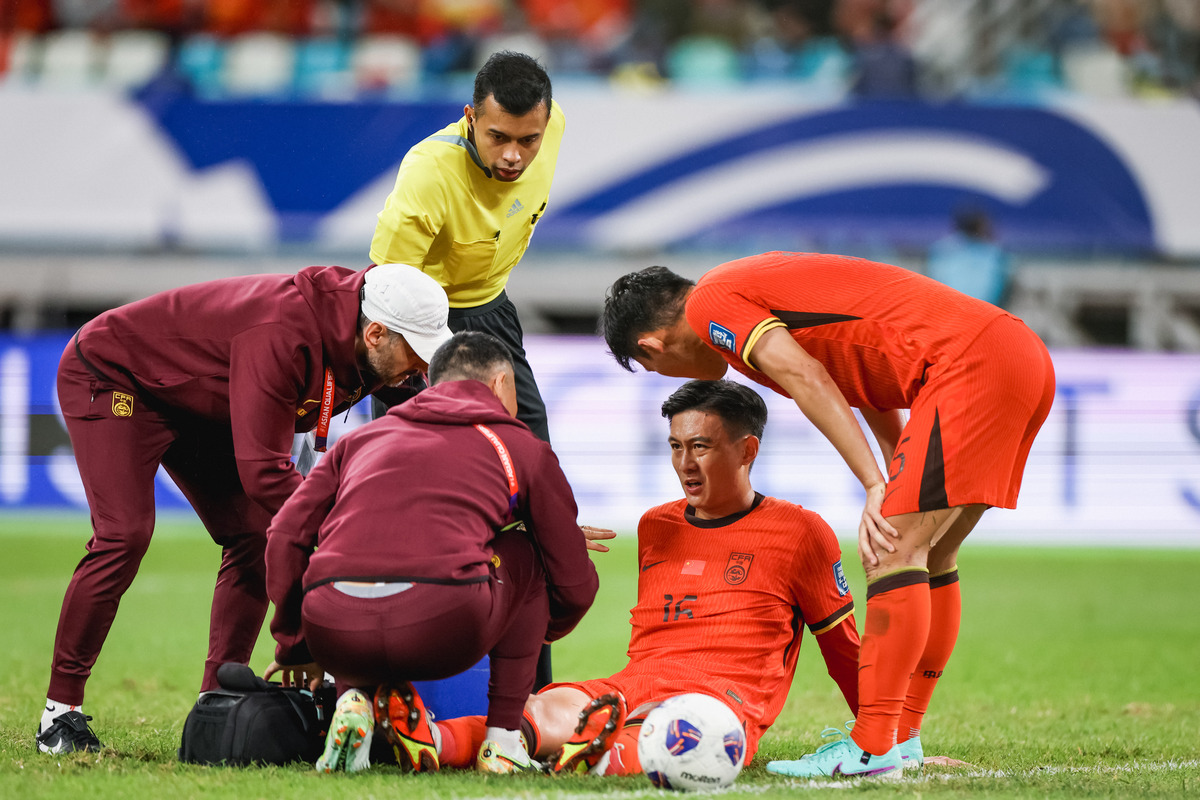 体育比赛惊险刺激，选手拼尽全力