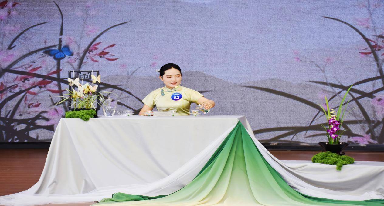 身体技能比赛选手展现高超技艺夺冠 身体技能比赛选手展现高超技艺夺冠