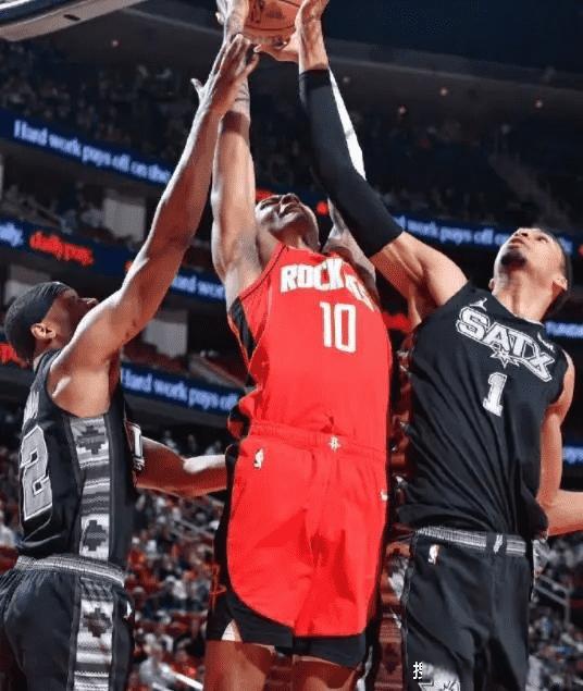 开云体育平台APP-湖南男篮突破困境，晋级八强